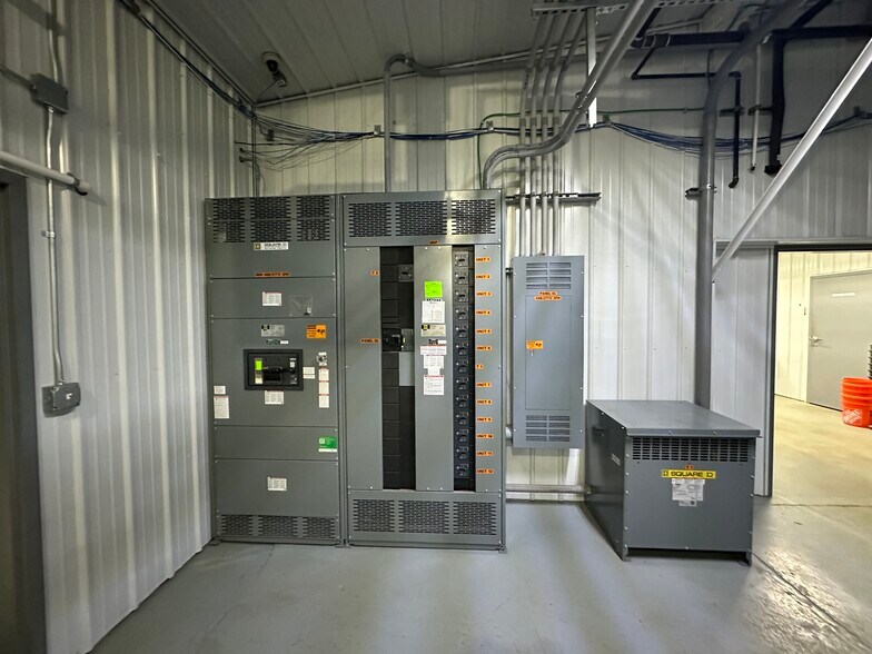 More Photos Of 1003 N Elm St, Tekonsha Distribution For Sale