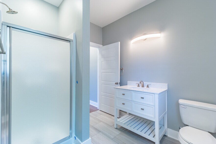 More Photos Of 302 Picadilly St, Columbia Specialty For Sale