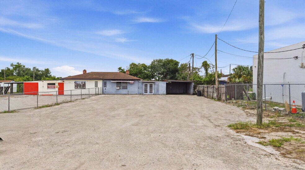 More Photos Of 8710 E Colonial Dr, Orlando Auto Dealership For Lease