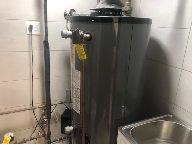 More Photos Of 2280 E 14 Mile Rd, Warren Storefront For Sale