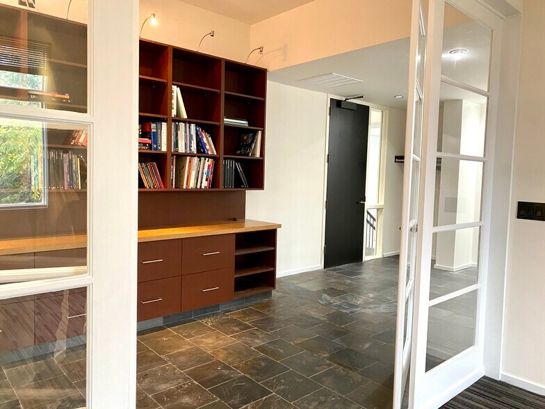 More Photos Of 1005 S 76th Ave, Omaha Medical For Lease