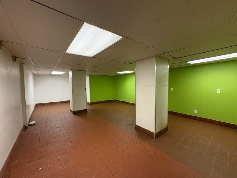 More Photos Of 3144 Steinway St, Astoria Apartments For Lease