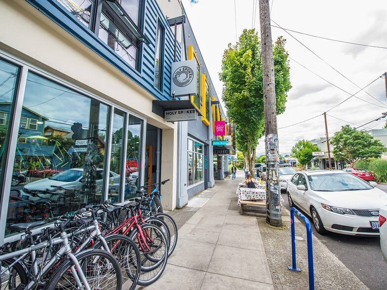 More Photos Of 3010-3090 SE Division St, Portland Freestanding For Lease