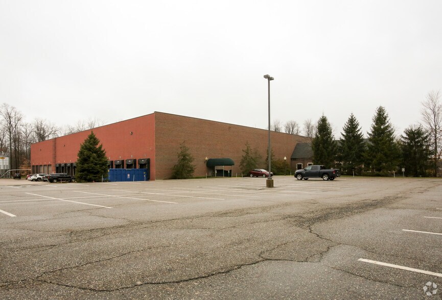 More Photos Of 9450 Rosemont Dr, Streetsboro Warehouse For Sale