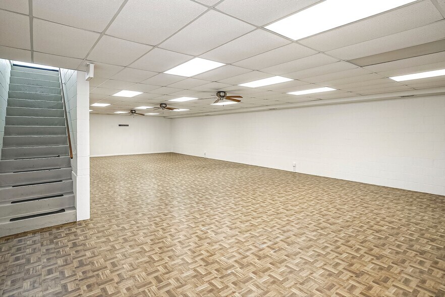 More Photos Of 2502 Leavenworth St, Omaha Light Manufacturing For Lease