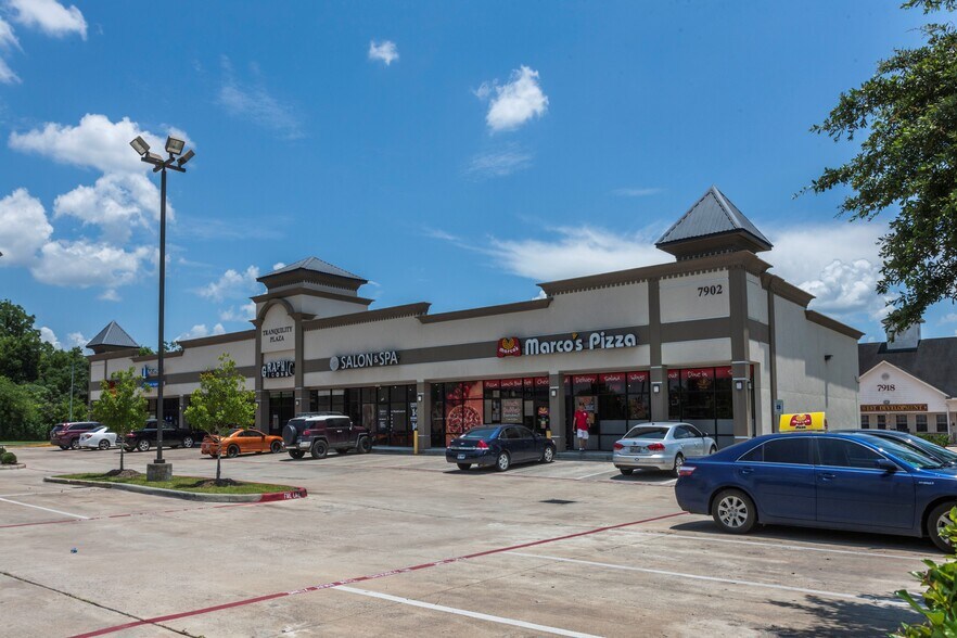 More Photos Of 7902-7904 Broadway St, Pearland Unknown For Lease