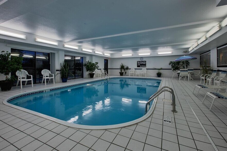 More Photos Of 1416 Broadway Ave E, Mattoon Hotel For Sale