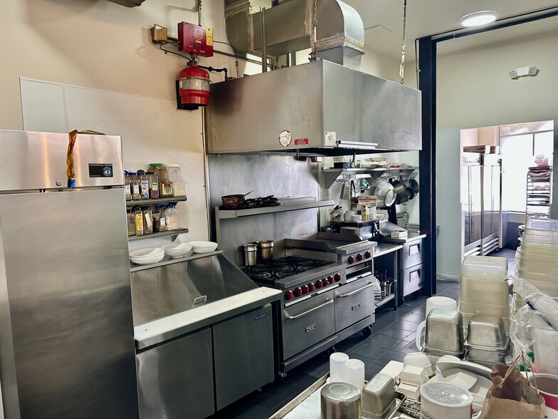 More Photos Of 1222 Washington Ct, Wilmette Specialty For Lease