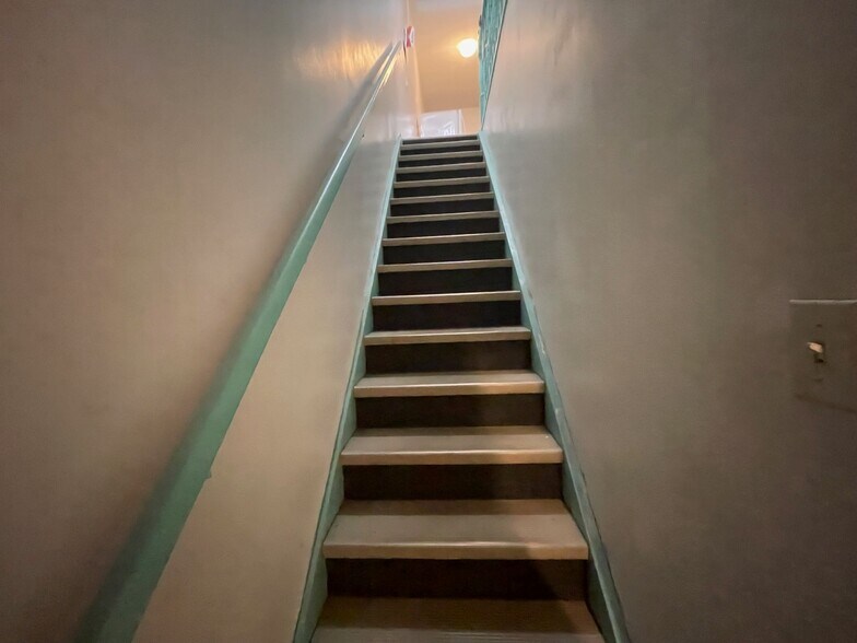 More Photos Of 3152 137th St, Flushing Storefront Retail Residential For Sale