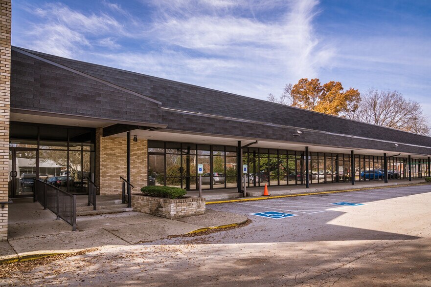 More Photos Of 4122 Shelbyville Rd, Louisville Medical For Sale