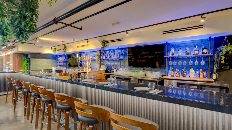 More Photos Of Restaurant, Miami Freestanding For Lease