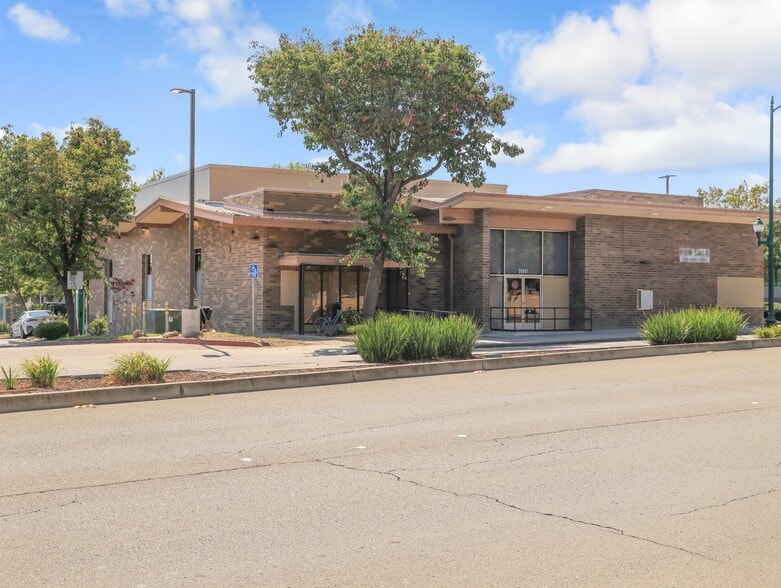 Primary Photo Of 26801 Mission Blvd, Hayward Bank For Lease