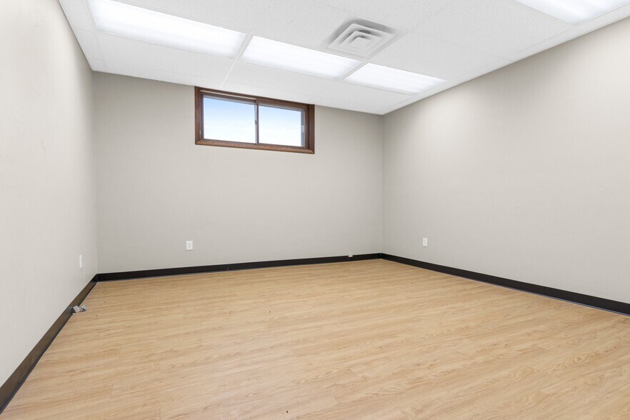 More Photos Of 621 W Lawrence St, Appleton Office For Lease