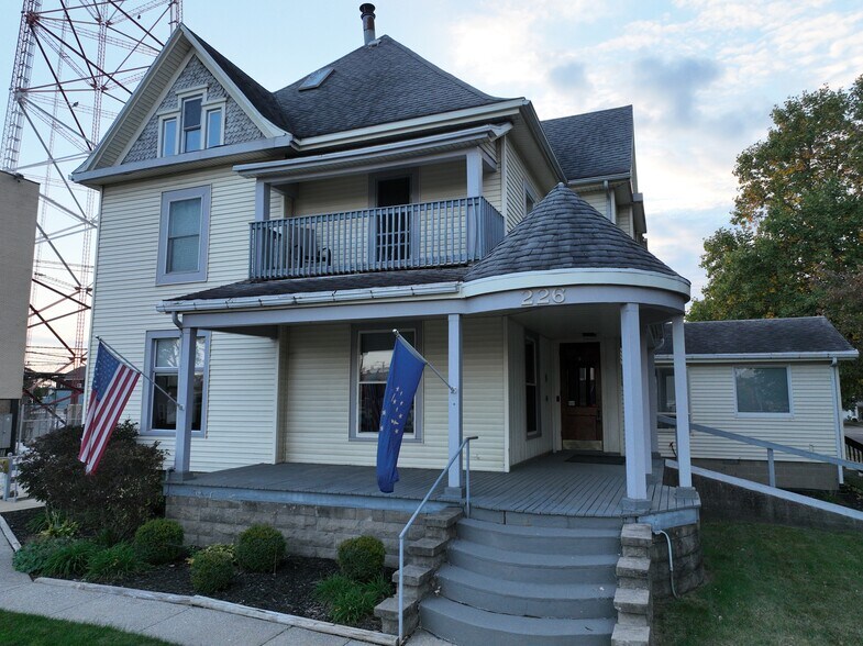 More Photos Of 226 N Illinois, Monticello Office Residential For Sale