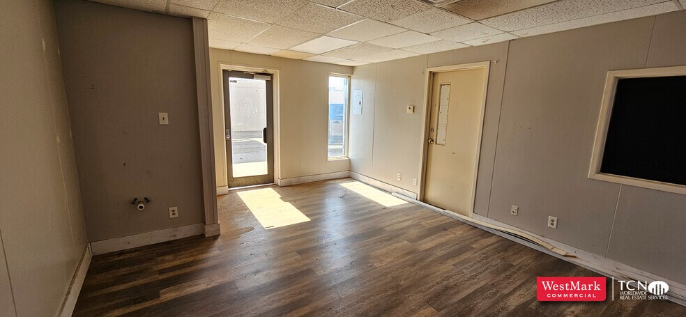 More Photos Of 5124 69th St, Lubbock Office For Lease