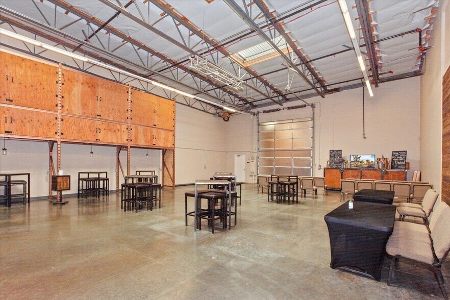 More Photos Of 7970 Cherry Ave, Fontana Showroom For Lease