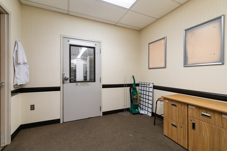 More Photos Of 3227 Northwest Ave, Bellingham Drugstore For Lease