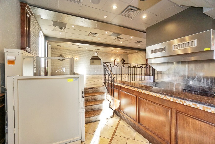 More Photos Of 35 Androvette St, Staten Island Storefront Retail Residential For Lease