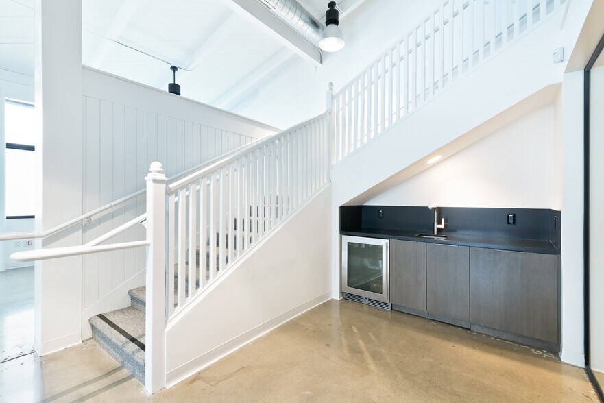 More Photos Of 845 Lincoln Blvd, Venice Office For Lease