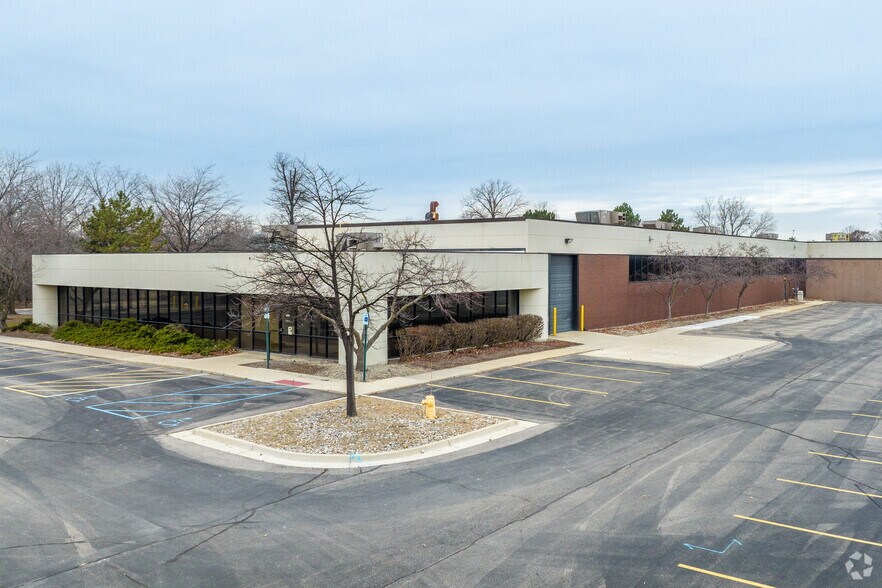 More Photos Of 15021 S Commerce Dr, Dearborn Research And Development For Sale
