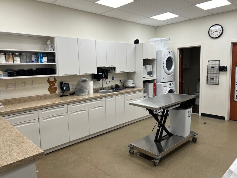 More Photos Of 2057-2059 S Randolph Ave, Saint Paul Storefront Retail Residential For Lease