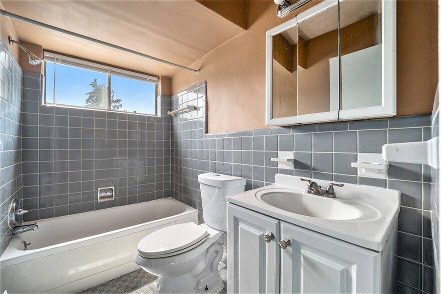 More Photos Of 19625 Conant, Detroit Apartments For Sale