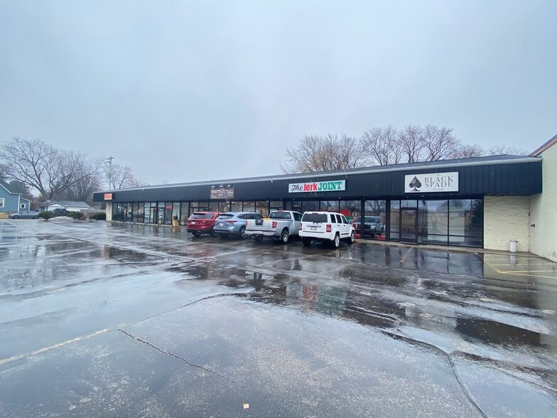 Primary Photo Of 1619 W College Ave, Appleton Storefront Retail Office For Lease