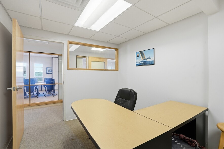 More Photos Of 19 John Clarke Rd, Middletown Office For Sale