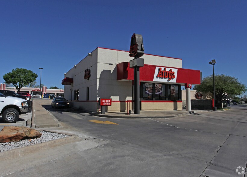 More Photos Of 4400 Little Rd, Arlington Unknown For Lease