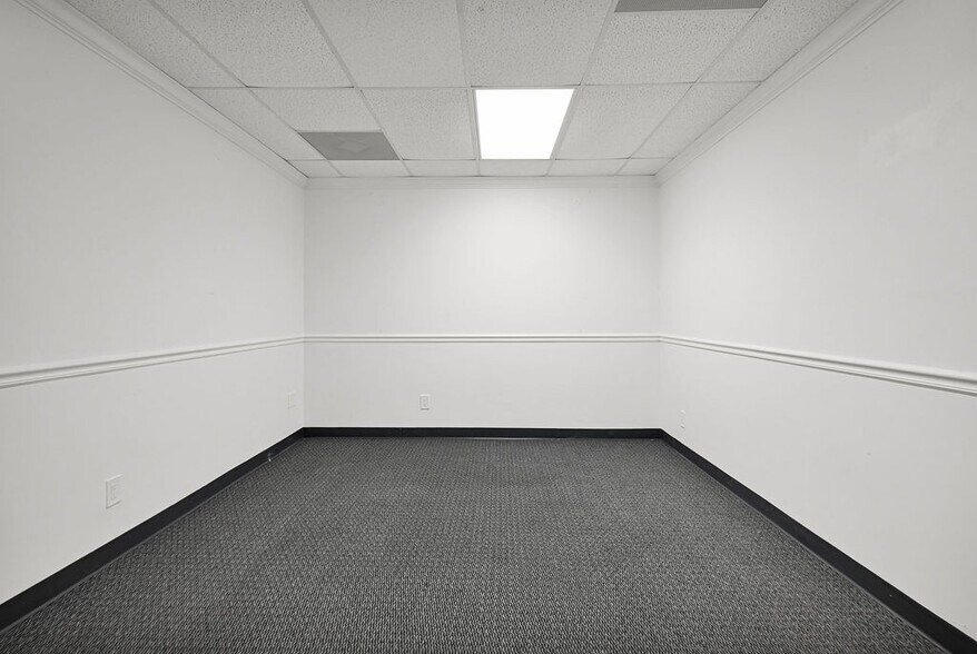 More Photos Of 2691 E Oakland Park Blvd, Fort Lauderdale Office Residential For Lease