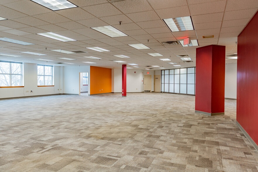 More Photos Of 482 Payne Rd, Scarborough Office For Sale