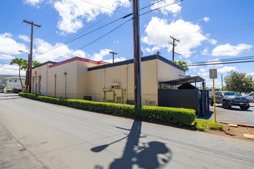 More Photos Of 904 Mokauea St, Honolulu Restaurant For Sale