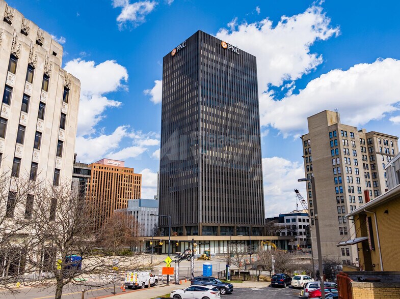 Primary Photo Of 1 Cascade Plz, Akron Office For Lease