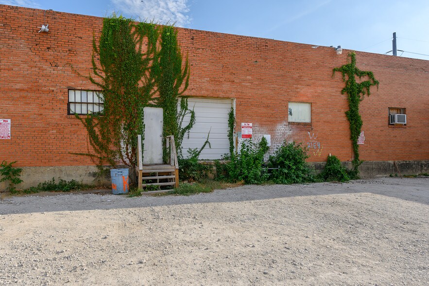 More Photos Of 2154 Irving Blvd, Dallas Light Distribution For Lease