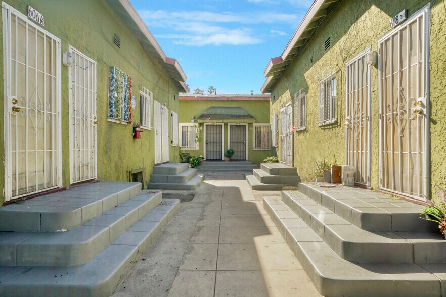 More Photos Of 606 W 81st St, Los Angeles Apartments For Sale