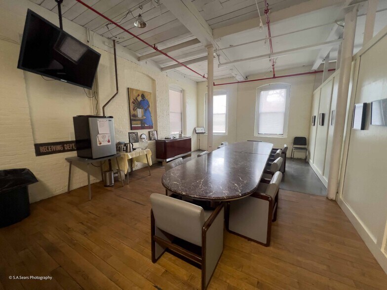 More Photos Of 63 Flansburg Ave, Dalton Flex For Sale