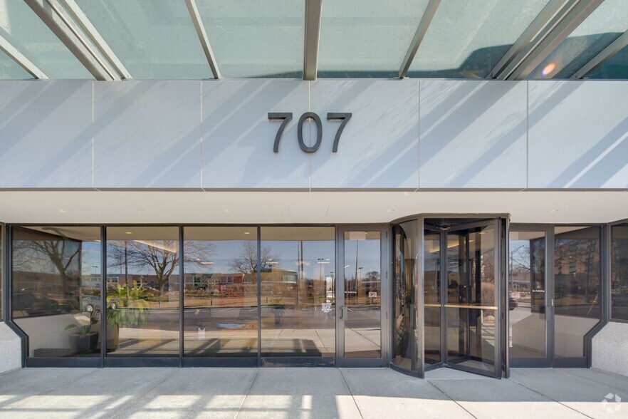 More Photos Of 707 Skokie Blvd, Northbrook Coworking Space