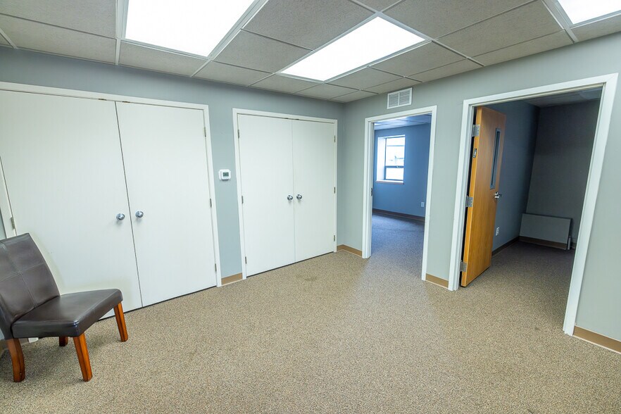 More Photos Of 800 SW 150 Hwy, Lee's Summit Office For Sale