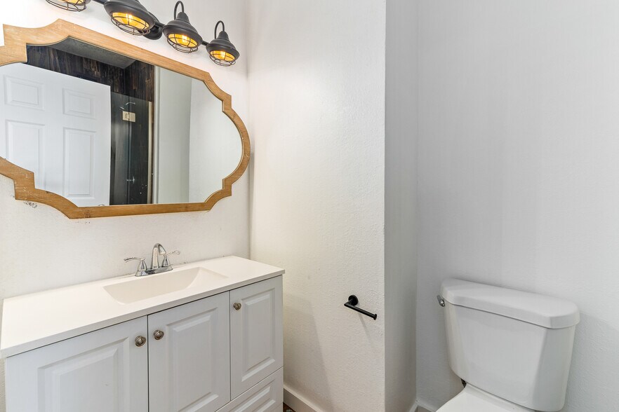 More Photos Of 2200 La Osa st, Tucson Light Distribution For Lease