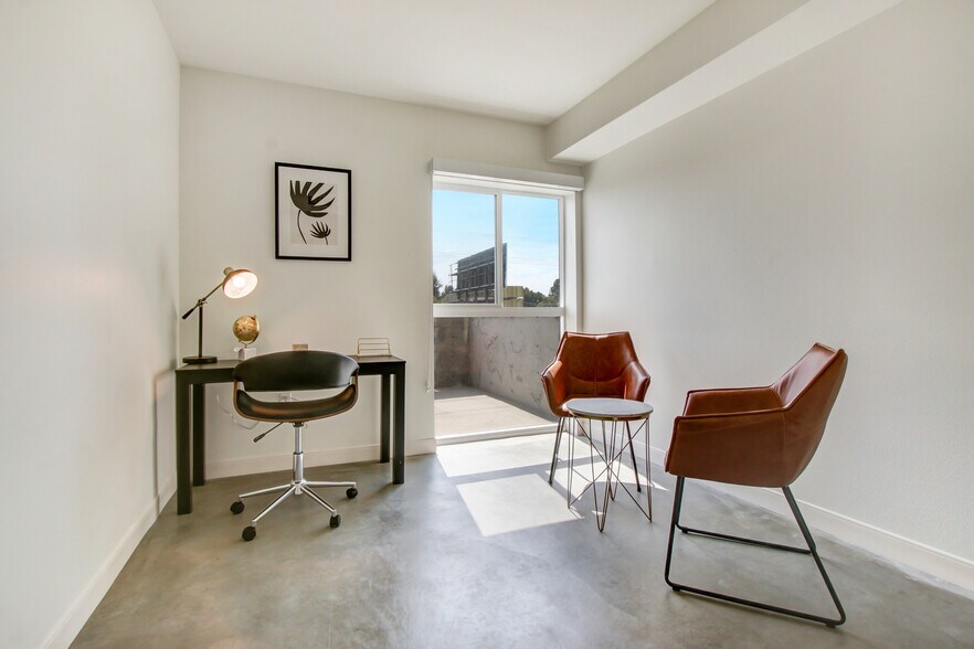 More Photos Of 6625 Reseda Blvd, Reseda Apartments For Lease