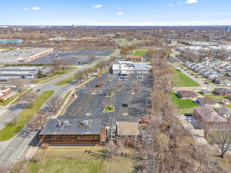 More Photos Of 25050 Outer Dr, Lincoln Park Office For Lease