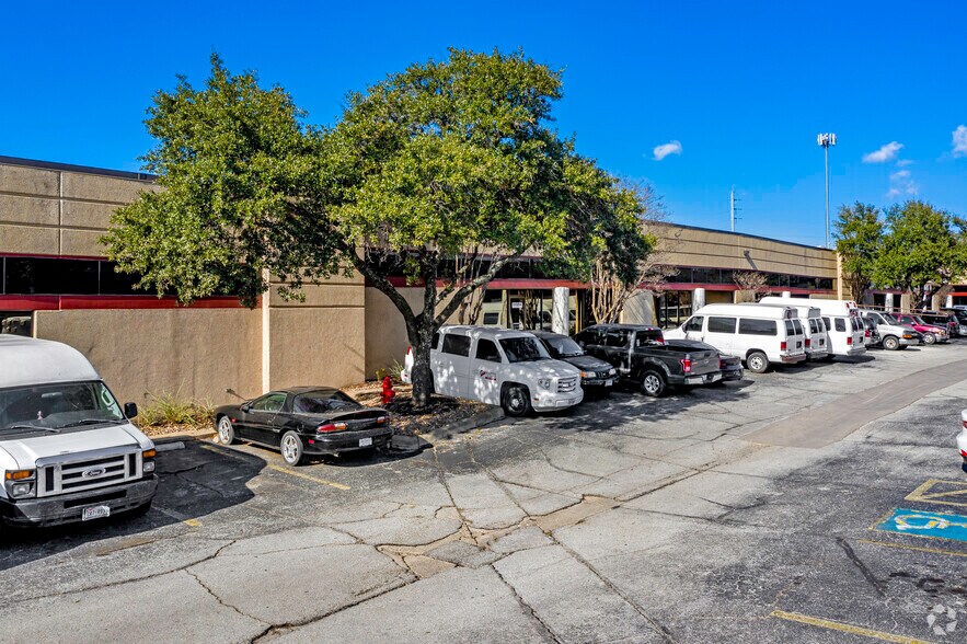 More Photos Of 5407-5419 Bandera Rd, San Antonio Unknown For Lease