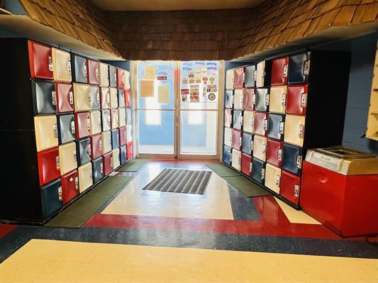 More Photos Of 131 S Thorp St, Marion Sports And Entertainment For Sale