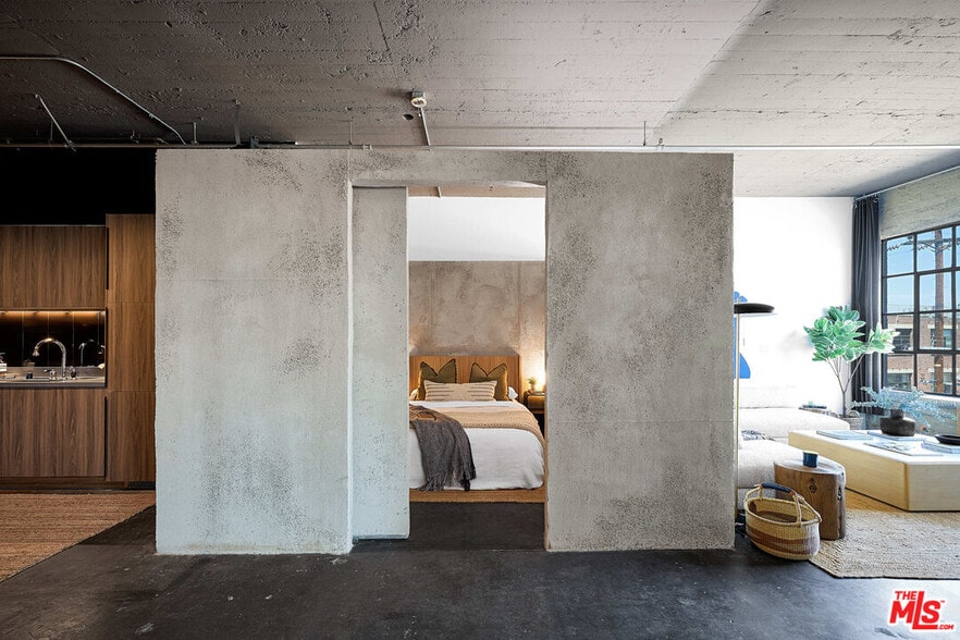 More Photos Of 1855 Industrial St, Los Angeles Apartments For Sale