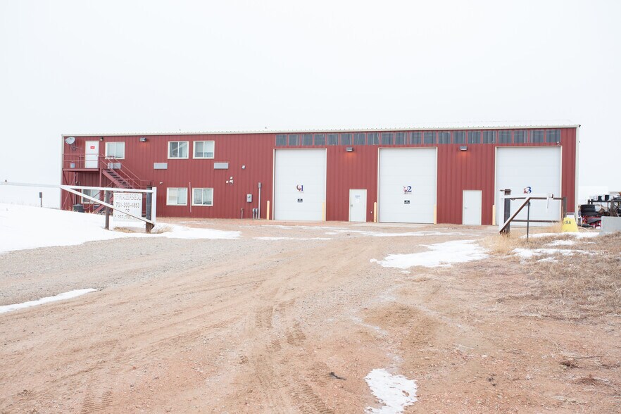 More Photos Of 2066 125th Ave, Watford City Showroom For Sale