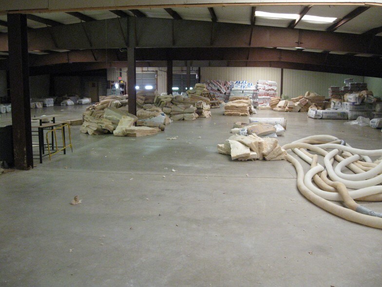 More Photos Of 82-86 W Main St, Reinholds Warehouse For Lease