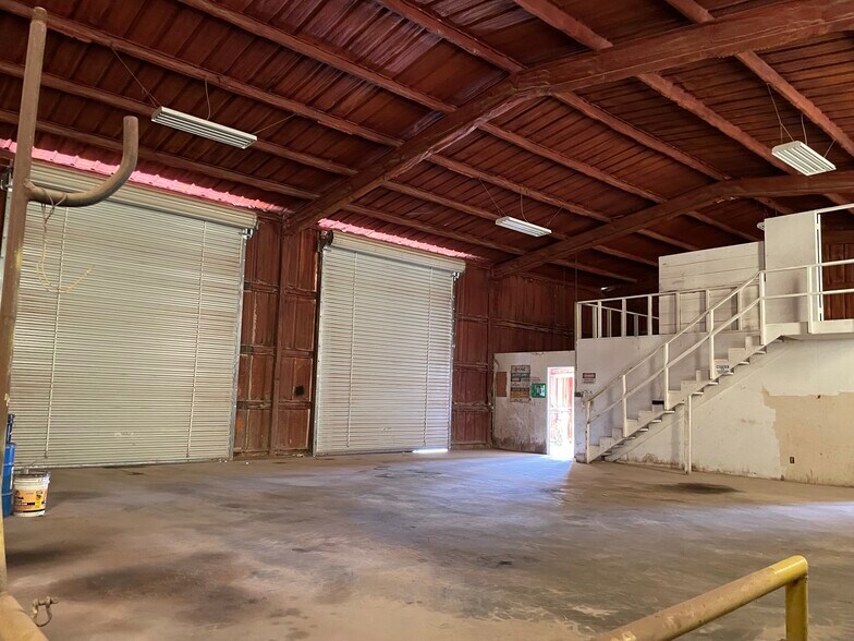 More Photos Of 2306 E Broadway St, Sweetwater Truck Terminal For Lease