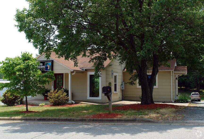 More Photos Of 1911 Margaret St, Winston-Salem Freestanding For Sale