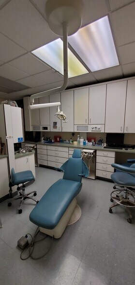 More Photos Of 320 Lake St, Oak Park Office For Lease