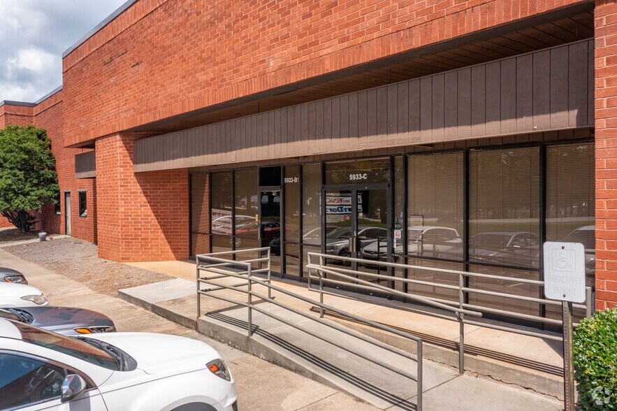 More Photos Of 5933 Peachtree Industrial Blvd, Peachtree Corners Distribution For Lease